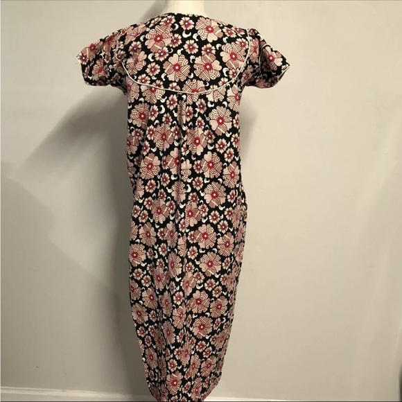 SAPNA Nightgown Floral Nightie Black Red Modest Mid Weight Pajama Vintage - Picture 2 of 5